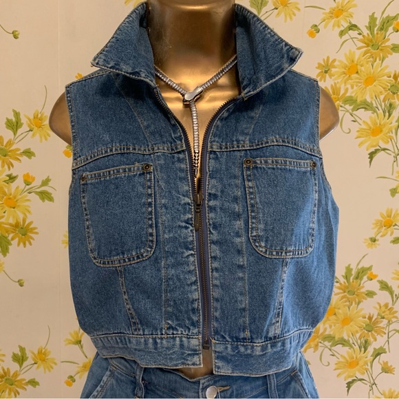 Sold! 🎈Beverly hills 90’s jean denim vest size M - Picture 1 of 12